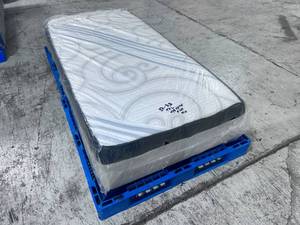 lot 33 image: Sound Sleep 13 Hybrid Contouring Cool Gel Top Twin XL Mattress