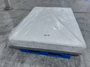 lot 24 image: Serta 10 Medium Hybrid Queen Mattress
