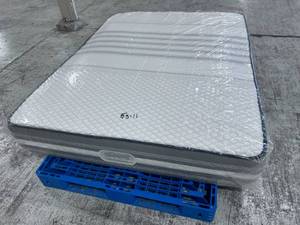 lot 11 image: Beautyrest Recharge World Class 11 Plush Queen Mattress