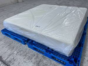 lot 6 image: 12 Contouring Firm Gel Memory Foam King Mattress