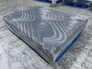 lot 7 image: Sound Sleep 14 Soft Hybrid Queen Mattress