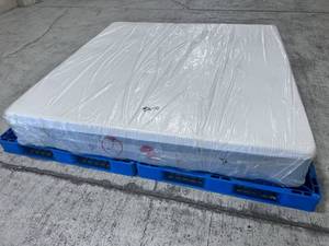 lot 10 image: Sealy to Go 10 Medium Memory Foam King Mattress