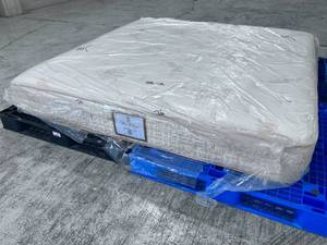 lot 12 image: Stearns & Foster The Plaza Manhattan Rest Series Luxury Firm King Mattress