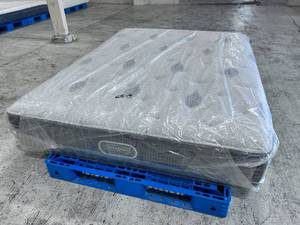 lot 9 image: Beautyrest Silver Queen Mattress