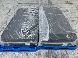 lot 20 image: Denver (2 Twin XL) 76X80 Split King