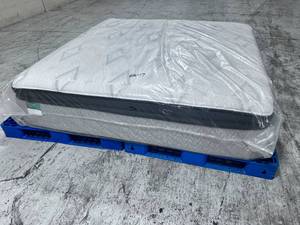 lot 17 image: Palatial Crest - Premium Series - Ladyship - Pillow Top King Mattress