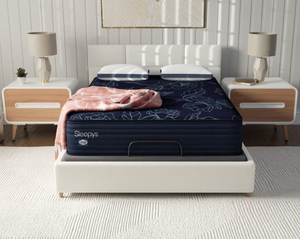 lot 5 image: Sleepys by Sealy Spring 13 Plush Queen Mattress  NO RESERVE