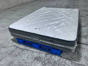 lot 13 image: Beautyrest Black Tight top Queen Mattress - MRSP $ 2,199.00 - No Reserve