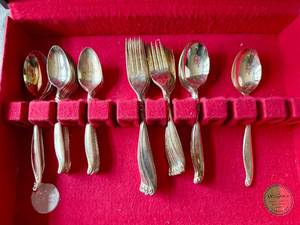 lot 80 image: Vintage Silver Plated Oneida 1881 Rogers Silverware
