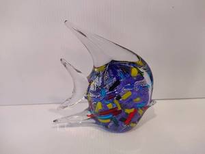 lot 28 image: Glass Angelfish Paperweight