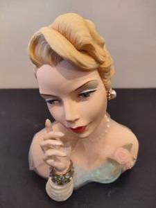 lot 8 image: Cameo Girls Lady Vases Blythe Blonde Enchantress - 1953 - in Original Box
