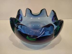 lot 1 image: Vintage Murano BlueGreen Glass Bowl