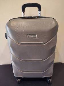 lot 45 image: Bella Russo Rolling Suitcase