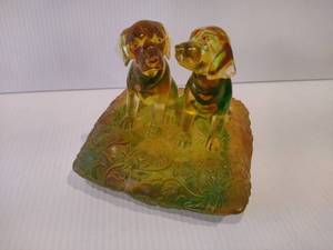lot 51 image: Luiligongfang Crystal Glass - New Century of Luck Labradors on Pillow