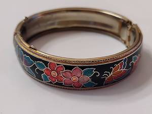 lot 105 image: Vintage Cloisonne Floral Hinged Bracelet