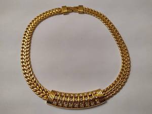 lot 109 image: Swarovski Crystal Bezel Necklace