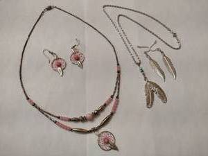 lot 115 image: Dreamcatcher & Feather NecklaceEarring Sets