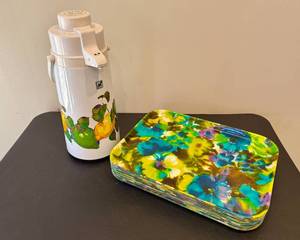 lot 55 image: MCM Floral Serving Trays and Vintage Metro Thermal Pump Pot