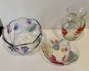 lot 98 image: Mikasa Spring Debut Serving Bowl, Teleflora Hand Painted Vase & more