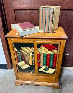 lot 53 image: Vintage Book Themed Cabinet and Books