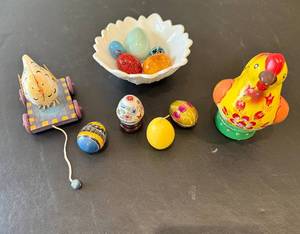 lot 54 image: SpringEaster Decor - Chickens & Eggs