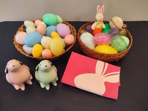 lot 131 image: Lot of Plastic Easter Eggs & Easter Decor