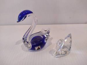 lot 35 image: Small Swarovski Swan & Vintage Czech Republic Glass Swan