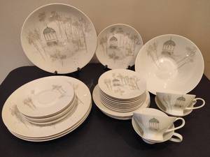 lot 11 image: Rosenthal Rendezvous by Raymond Loewy China