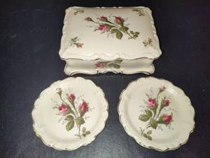 lot 16 image: Vintage Rosenthal Floral Trinket Box & Ring Plates
