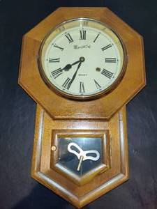 lot 142 image: Vintage Montgomery Ward Wall Clock