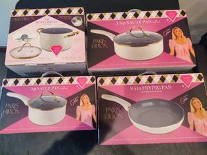 lot 100 image: 4pc Paris Hilton Cookware Collection New