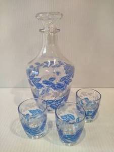 lot 143 image: Vintage Blue & White Leaf Decanter Set
