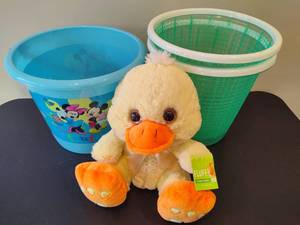 lot 149 image: Easter Buckets & New Plush Easter Duck