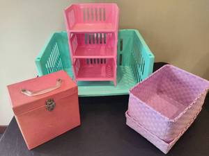 lot 150 image: Assorted Storage BinsBasket
