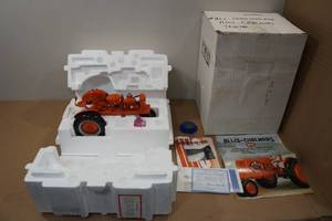 lot 2 image: Franklin Mint Die Cast Model - Allis-Chalmers WC The Farmers Tractor
