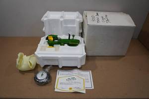 lot 3 image: Danbury Mint Die Cast Model -The John Deere 4010 Tractor Clock
