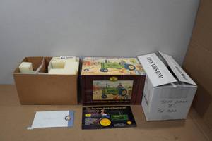 lot 4 image: Franklin Mint Die Cast Model -John Deere Model B Tractor