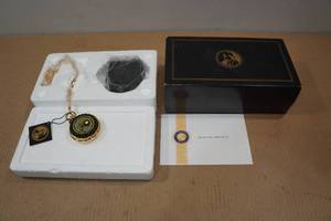lot 10 image: Franklin Mint John Deere Tractor Pocket Watch The 830 Big Daddy