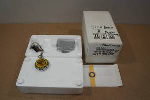 lot 13 image: Franklin Mint John Deere Tractor Pocket Watch Model A