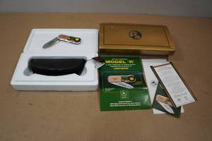 lot 15 image: Franklin Mint John Deere Tractor Folding Knife Model R 1949