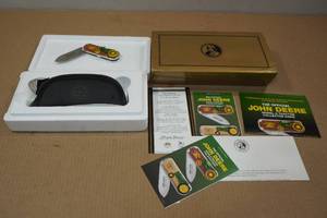 lot 19 image: Franklin Mint John Deere Tractor Folding Knife Model A 1943