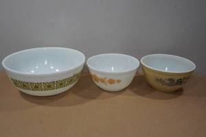 lot 23 image: 3 Pyrex Bowls  - Homestead, Butterfly, Autumn Floral