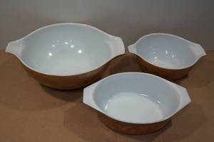 lot 24 image: 2 Pyrex Bowls with Casserole Dish - Early American