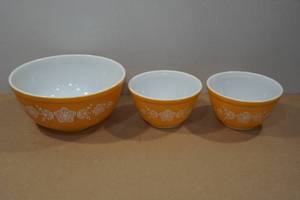 lot 25 image: 3 Pyrex Bowls - Butterfly Gold