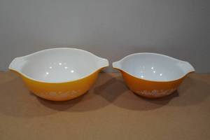 lot 26 image: 2 Pyrex Bowls - Butterfly Gold 2