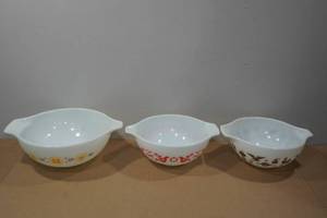 lot 27 image: 3 Pyrex Bowls - Friendship, Town and Country, Early American