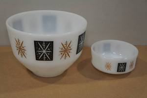 lot 30 image: Federal Glass Atomic Starburst Casserole Dish with Lid and Custard Bowl