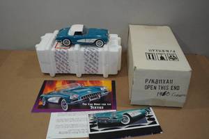 lot 39 image: Franklin Mint 1960 Corvette Die-Cast Model