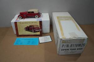 lot 46 image: Franklin Mint 1934 Packard Convertible Sedan Die-Cast Model