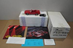 lot 53 image: Franklin Mint the 1970 Plymouth Hemi Cuda Die-Cast Model